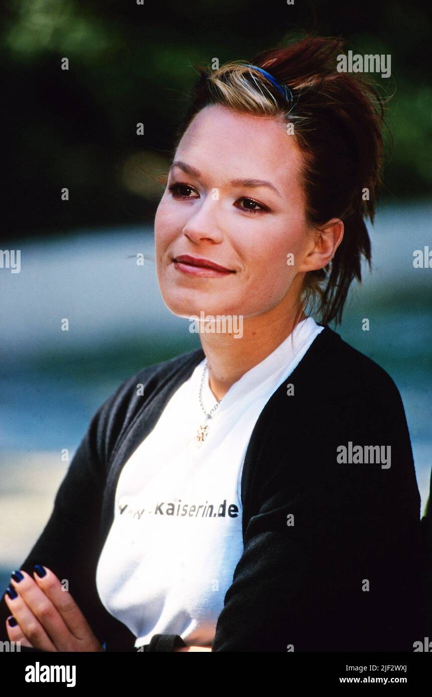 Franka Potente, deutsche Schauspielerin, Hauptrolle in Tom Tykwers Filmdrama: Der Krieger und die Kaiserin, Portrait, Deutschland, 2000. Franka Potente, German actress, portrait, Germany, 2000. Stock Photo