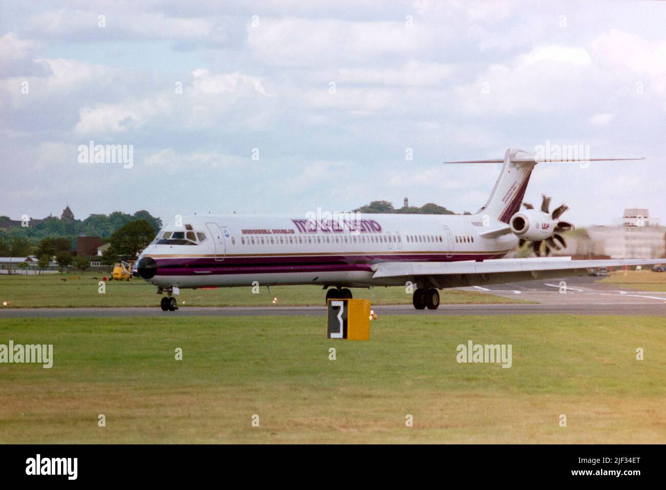 General Electric GE36 Unducted Fan engine on a McDonnell Douglas MD-80 demonstrator at the 1988 Farnborough Air Show. MD-UHB test bed N980DC Stock Photo