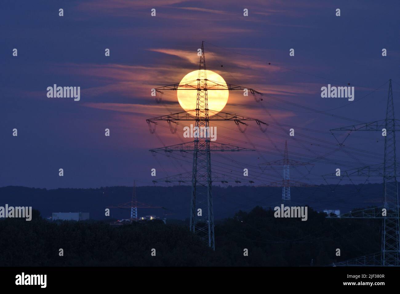 Strawberry Moon shortly after moonrise, 14.06.2022, Germany, North Rhine-Westphalia, Ruhr Area, Dortmund Stock Photo