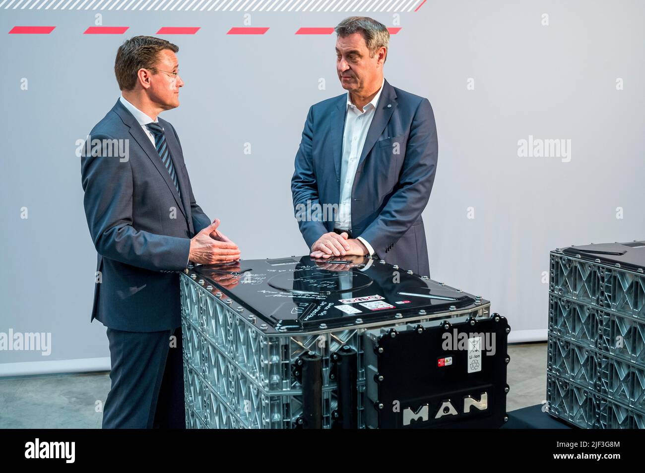 Nuremberg, Germany. 29th June, 2022. Alexander Vlaskamp (l), CEO of MAN