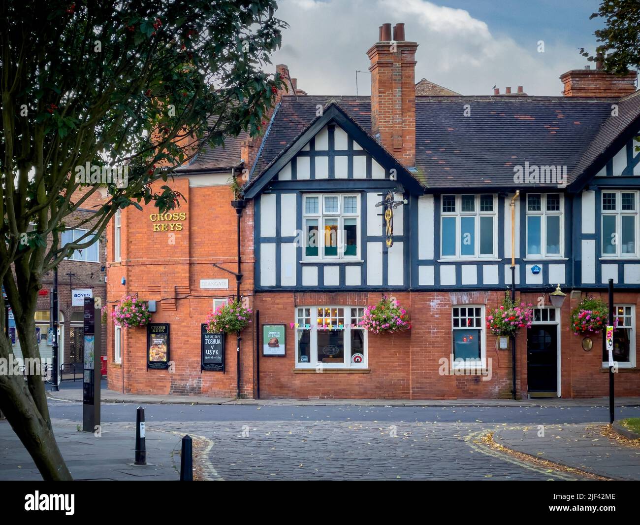 Cross Keys pub shot from College Street, York, UK Stock Photo