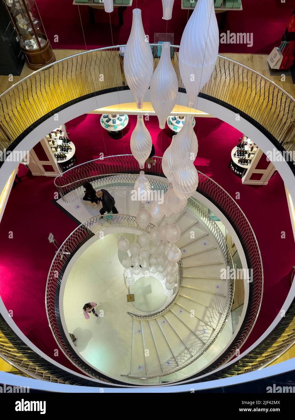 French architect Arthur Mamou-Mani's installation of swirling, 3D printed beehives, dancing through the Fortnum & Mason atrium, London, UK Stock Photo