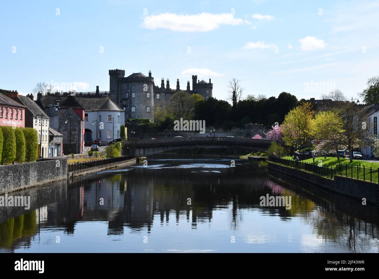View historic kilkenny castle hi-res stock photography and images - Alamy