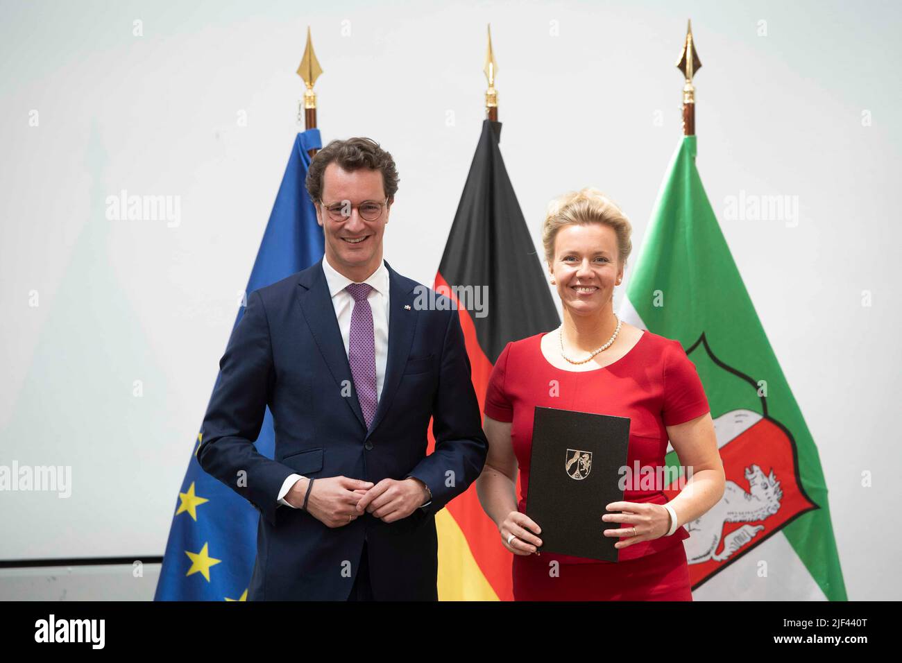Hendrik Wuest, Wã St, CDU, Ministerpraesident of the State of North Rhine-Westphalia, appoints Ina Brandes, Minister for Culture and Science of the State of North Rhine-Westphalia, Ministerpraesident Henrik Wuest, his cabinet, in the Duesseldorf State House on June 29, 20120, © Sven Simon Photo Agency GmbH & Co. Press Photo KG # Princess-Luise-Str. 41 # 45479 M uelheim/R uhr # Tel. 0208/9413250 # Fax. 0208/9413260 # GLS Bank # BLZ 430 609 67 # Kto. 4030 025 100 # IBAN DE75 4306 0967 4030 0251 00 # BIC GENODEM1GLS # www.svensimon.net TOP 2: How do the secret plans to reduce old municipal deb Stock Photo