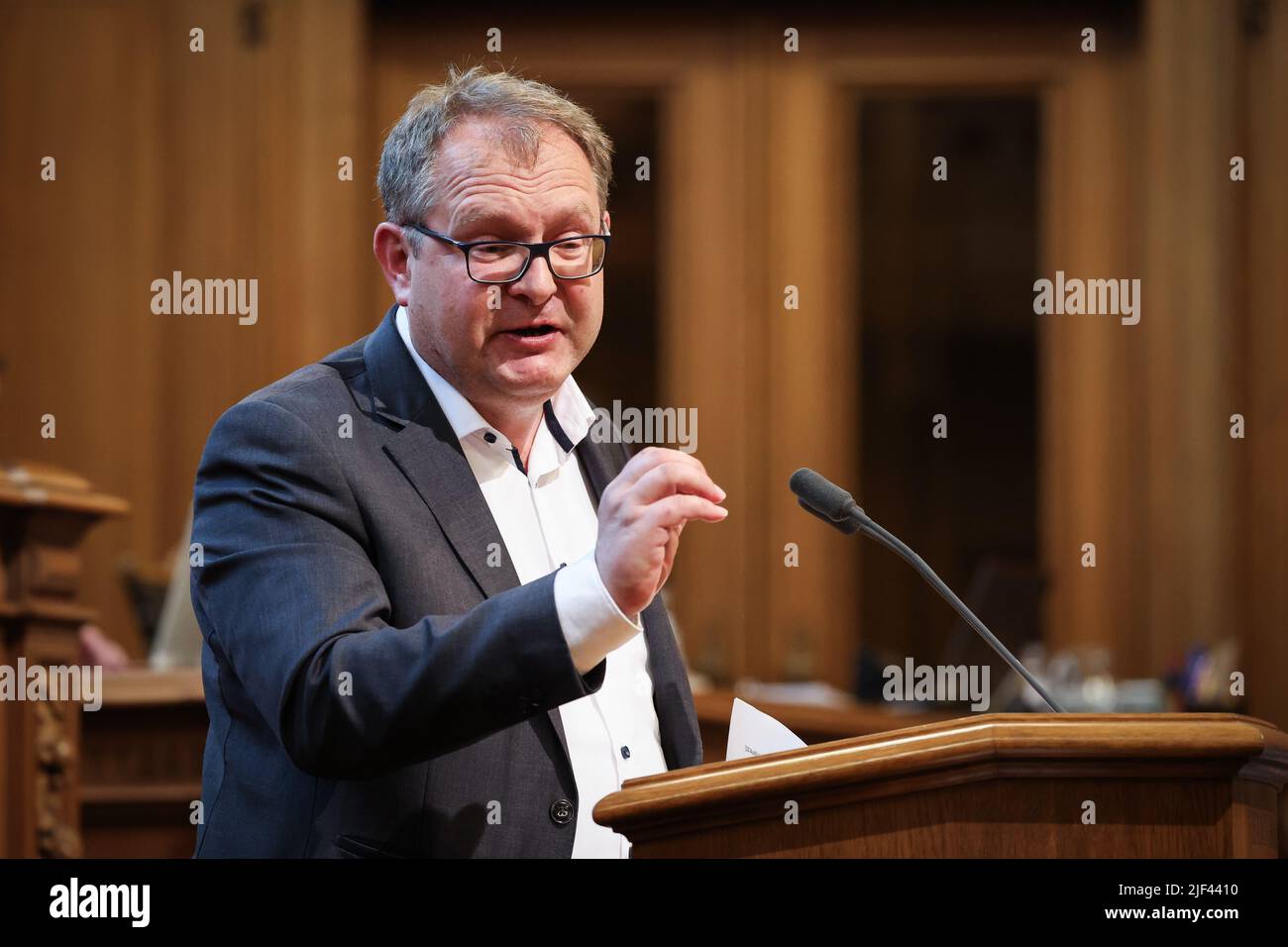 Hamburg, Germany. 29th June, 2022. Jens Kerstan (Bündnis 90/Die Grünen), Senator for the Environment, Climate, Energy and Agriculture in Hamburg, speaks during the topical hour at a session of the Hamburg Parliament in City Hall. Credit: Christian Charisius/dpa/Alamy Live News Stock Photo