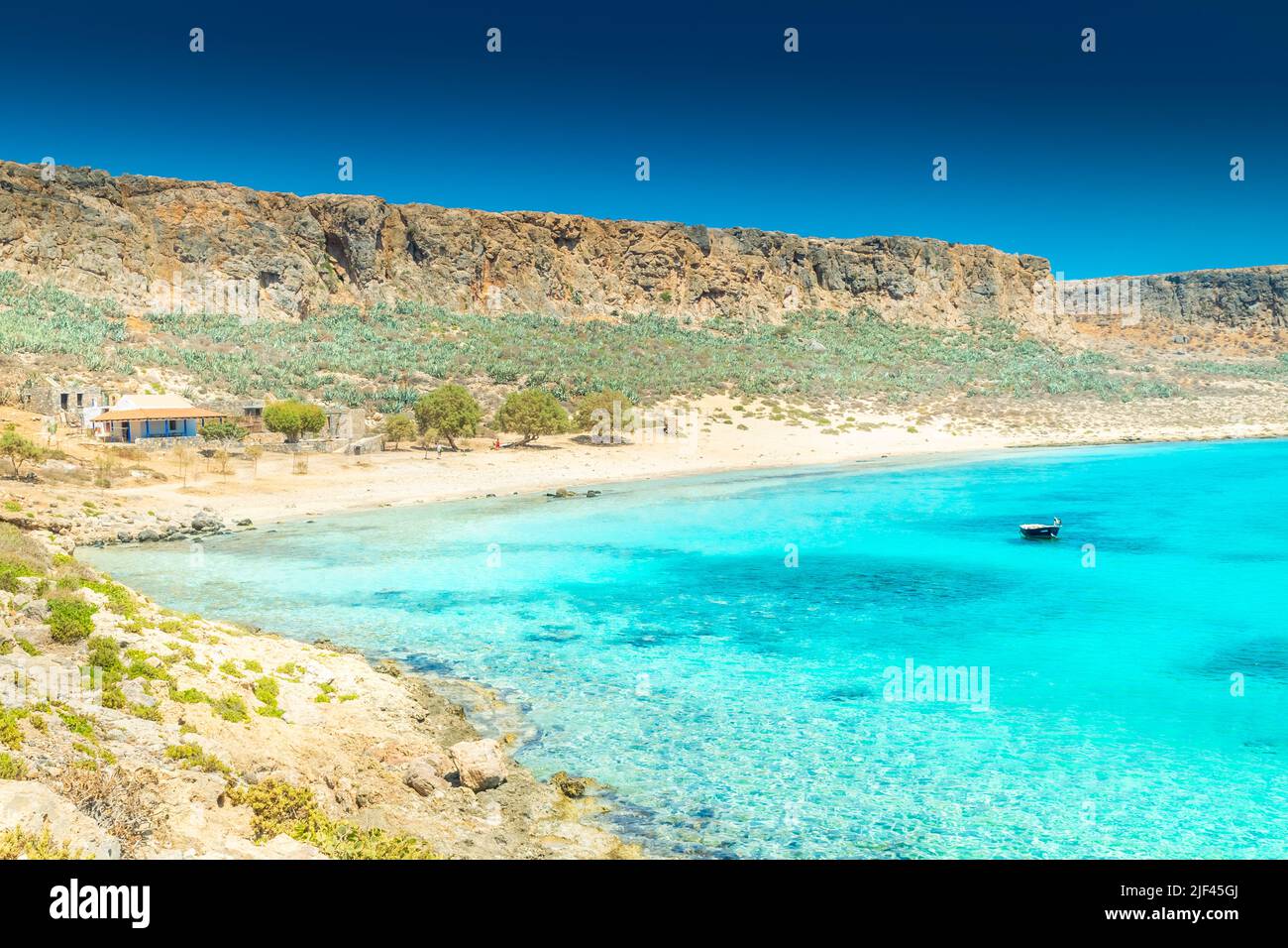 Amazing crystal clear water on the shoreline of Gramvousa Island, Crete ...