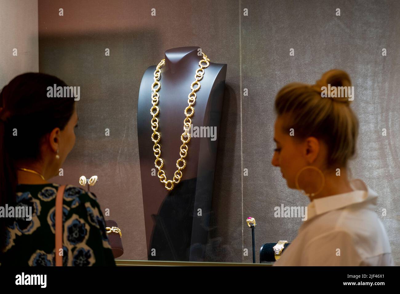 Margot Robbie wears Van Cleef and Arpels necklace worth $1.5million