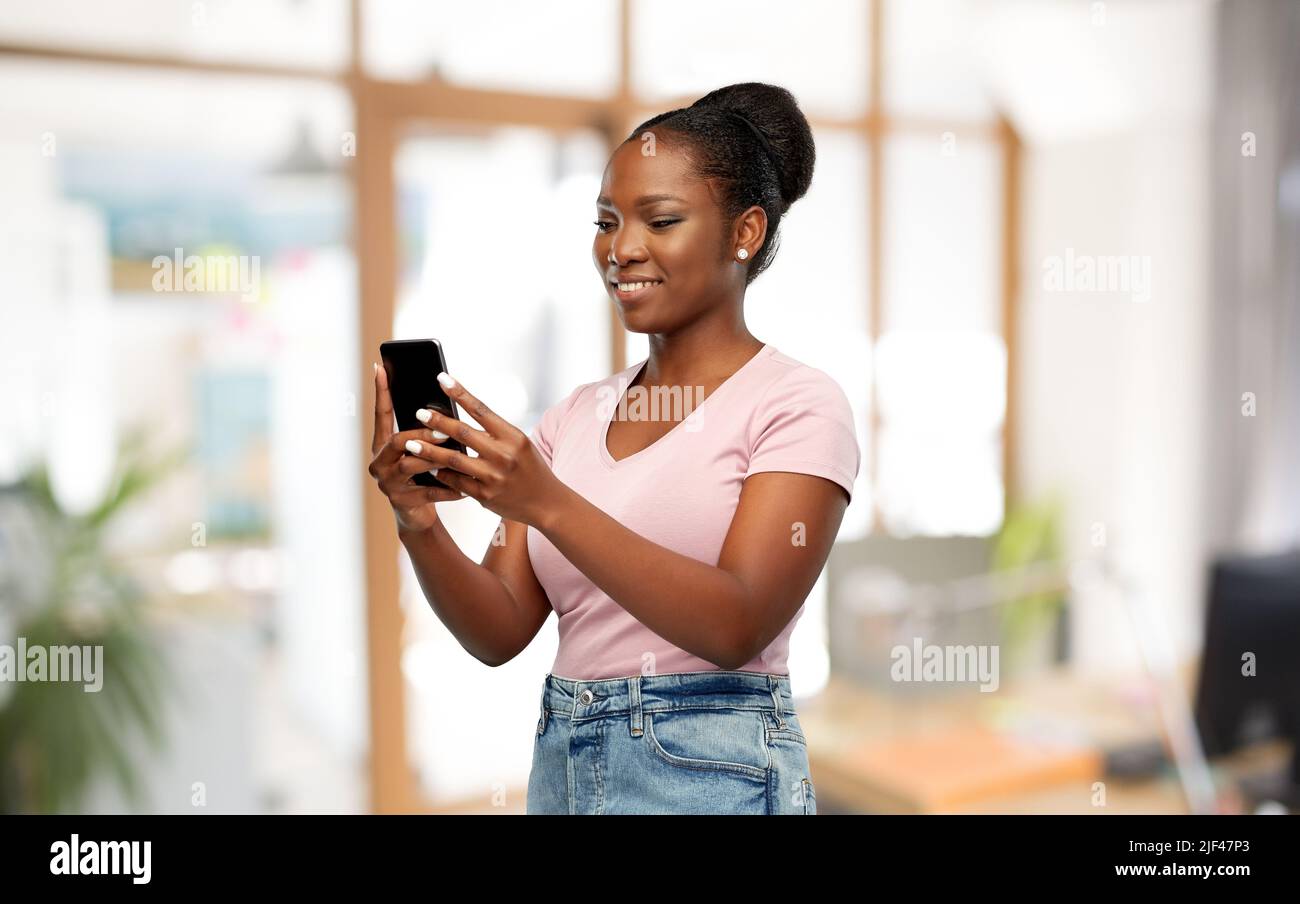 happy african american woman using smartphone Stock Photo - Alamy