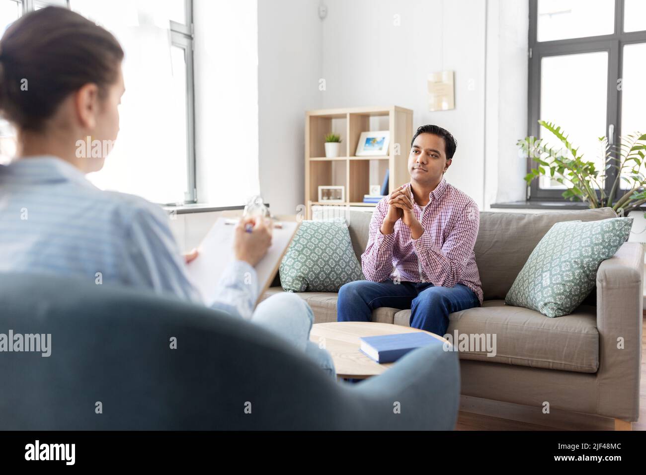 Psychologist and patient asian hires stock photography and images Alamy