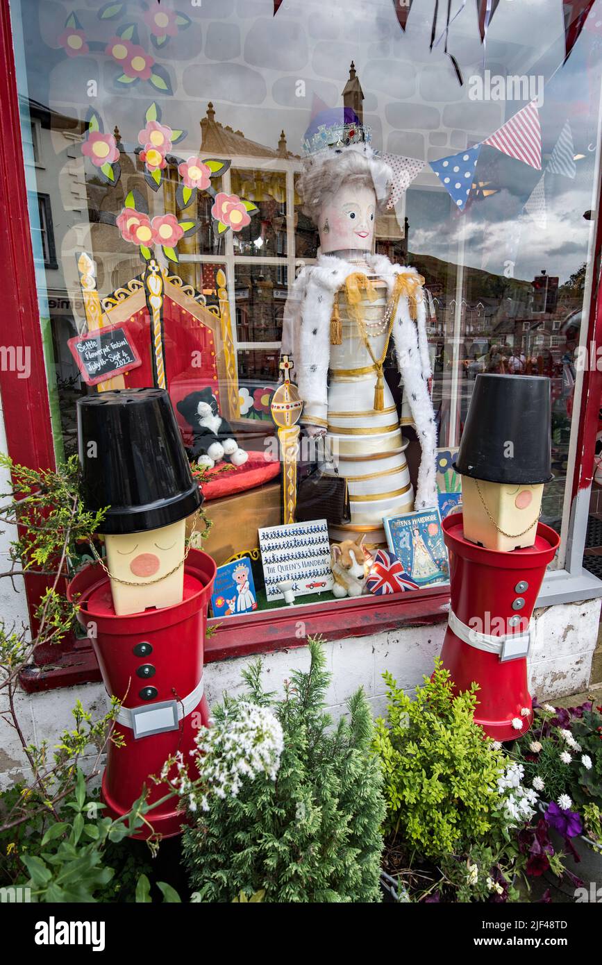 Settle Flowerpot Festival 2022 (thro' July & August).Flowerpot Queen Elizabeth II celebrates her