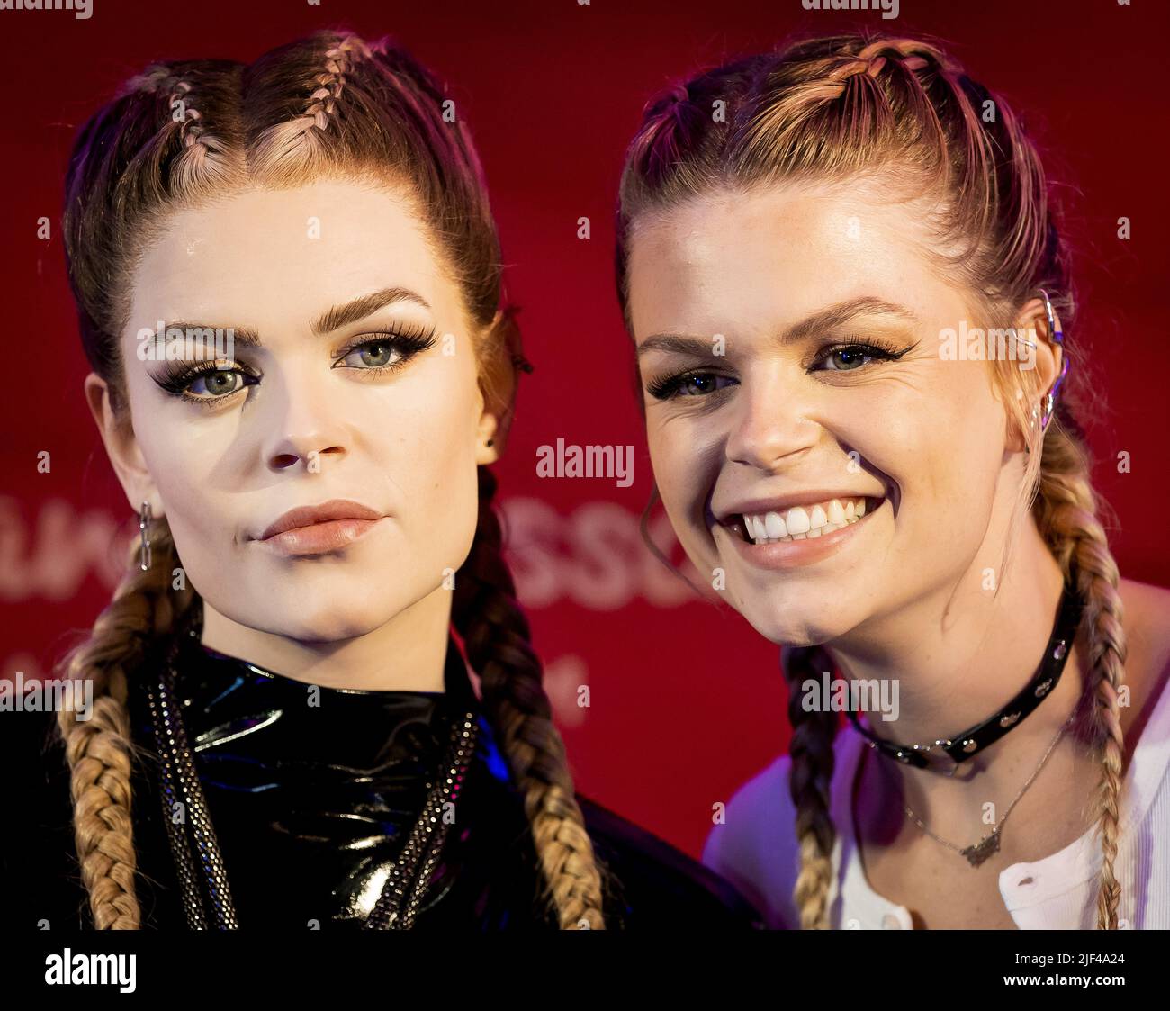 2022-06-29 16:04:48 AMSTERDAM - Singer Davina Michelle poses next to her wax figure in Madame Tussauds Amsterdam. ANP KOEN VAN WEEL netherlands out - belgium out Stock Photo