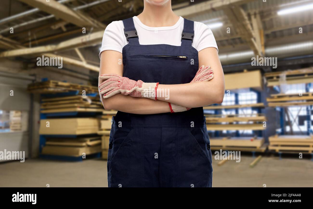 Female carpenter in uniform hi-res stock photography and images - Alamy