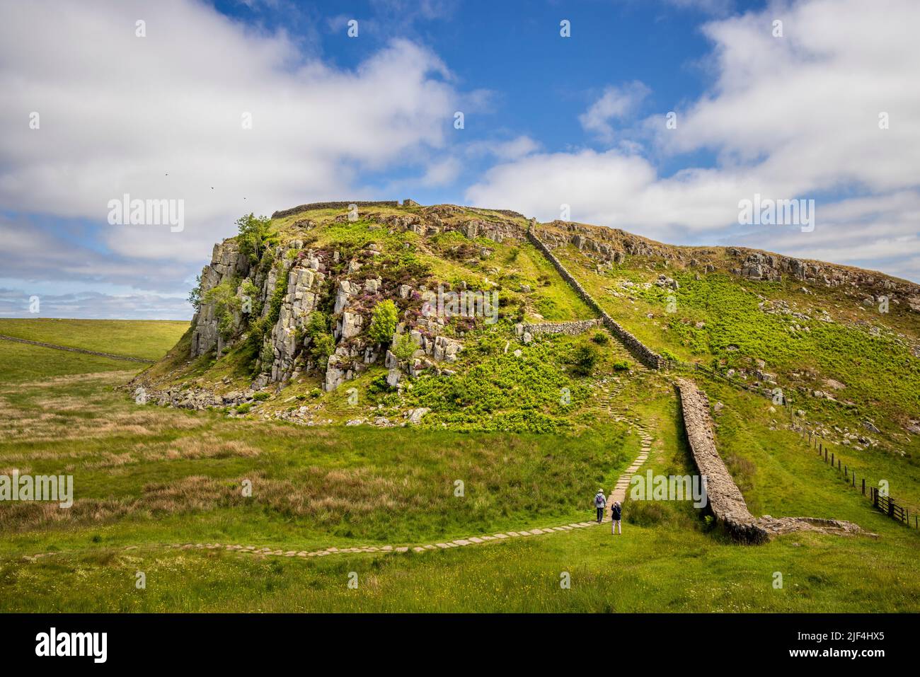 Hadrian’s Wall ascending the Whin Sill at Steel Rigg, Northumberland ...