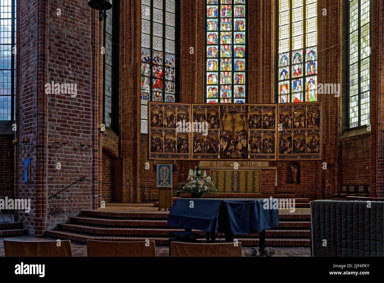 Interior view of the Marktkirche (Market Church) with the winged altar