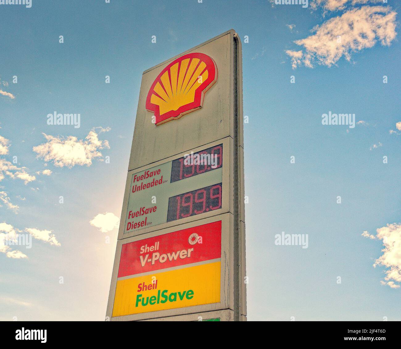 Glasgow, Scotland, UK 29th June, 2022. Forecourt petrol prices teetering on 2 pounds as garages seem unwilling to cross the mark as prices show on great western road. Credit Gerard Ferry/Alamy Live News Stock Photo