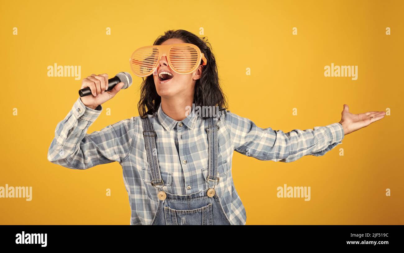 Sing in loud. Sing in loud