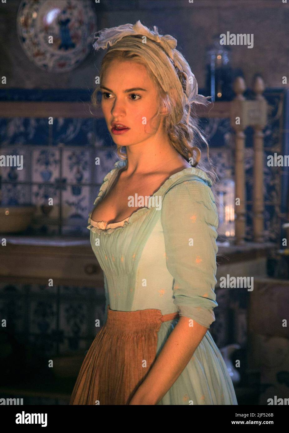 LILY JAMES, CINDERELLA, 2015 Stock Photo Alamy