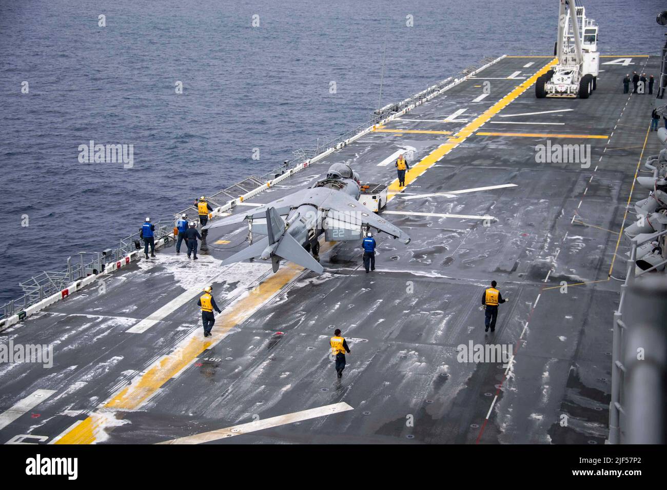 PACIFIC OCEAN (June 27, 2022) Sailors assigned to the amphibious