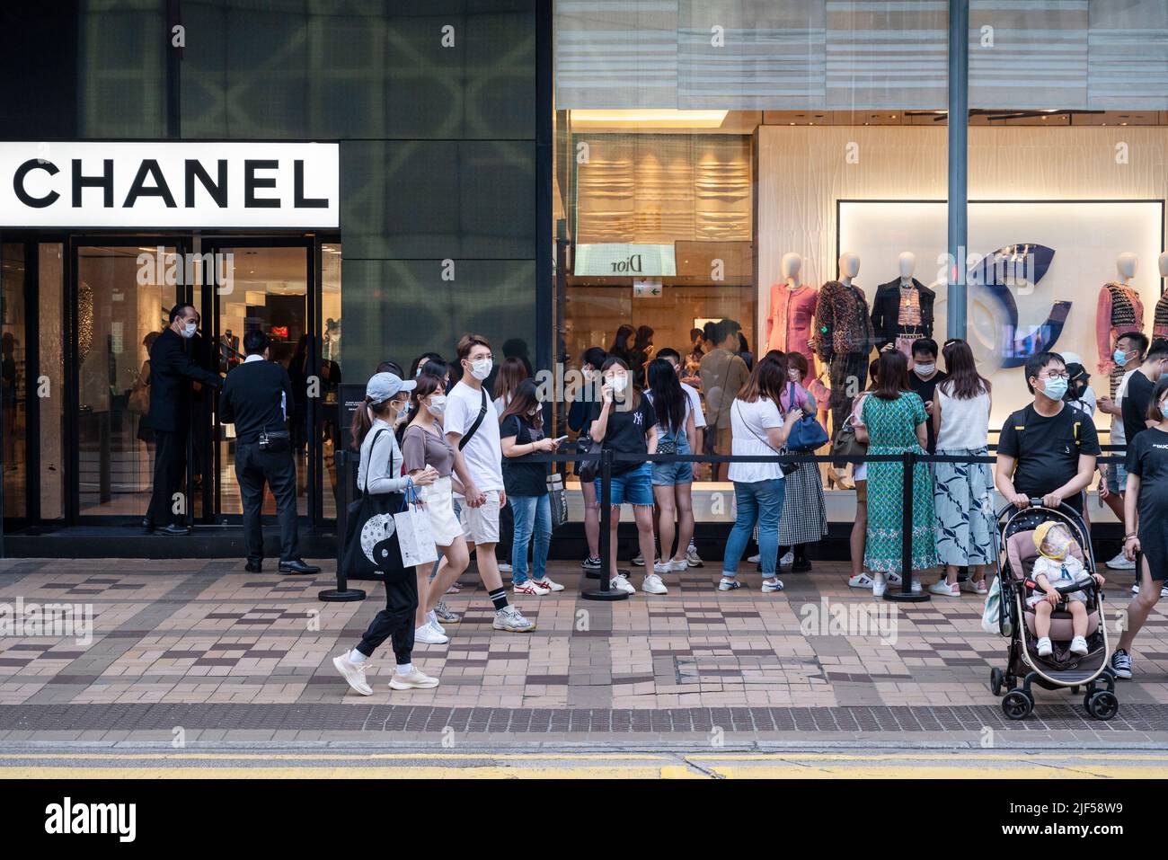 Chanel store hong kong hi-res stock photography and images - Page