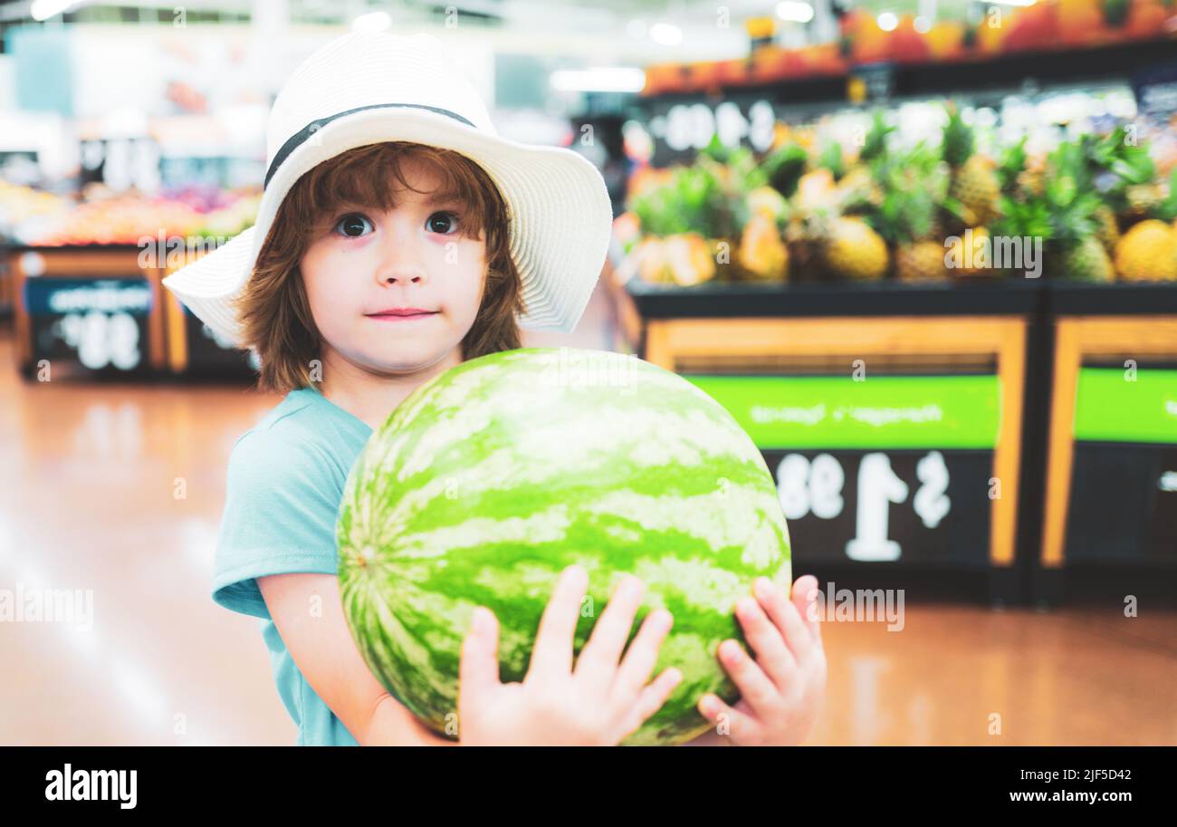 Kids choice of fruits at store hi-res stock photography and images - Alamy