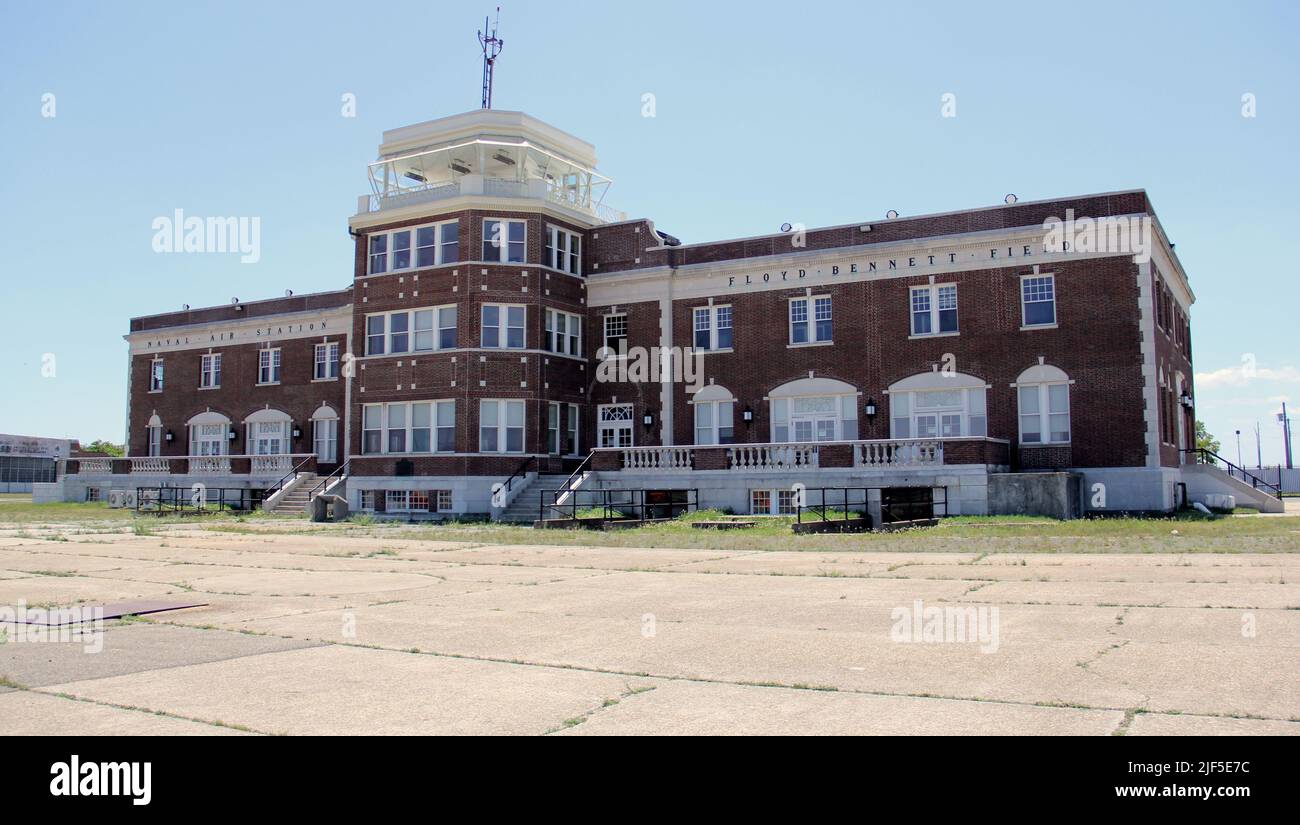 Floyd Field, Art Deco building of former main terminal and