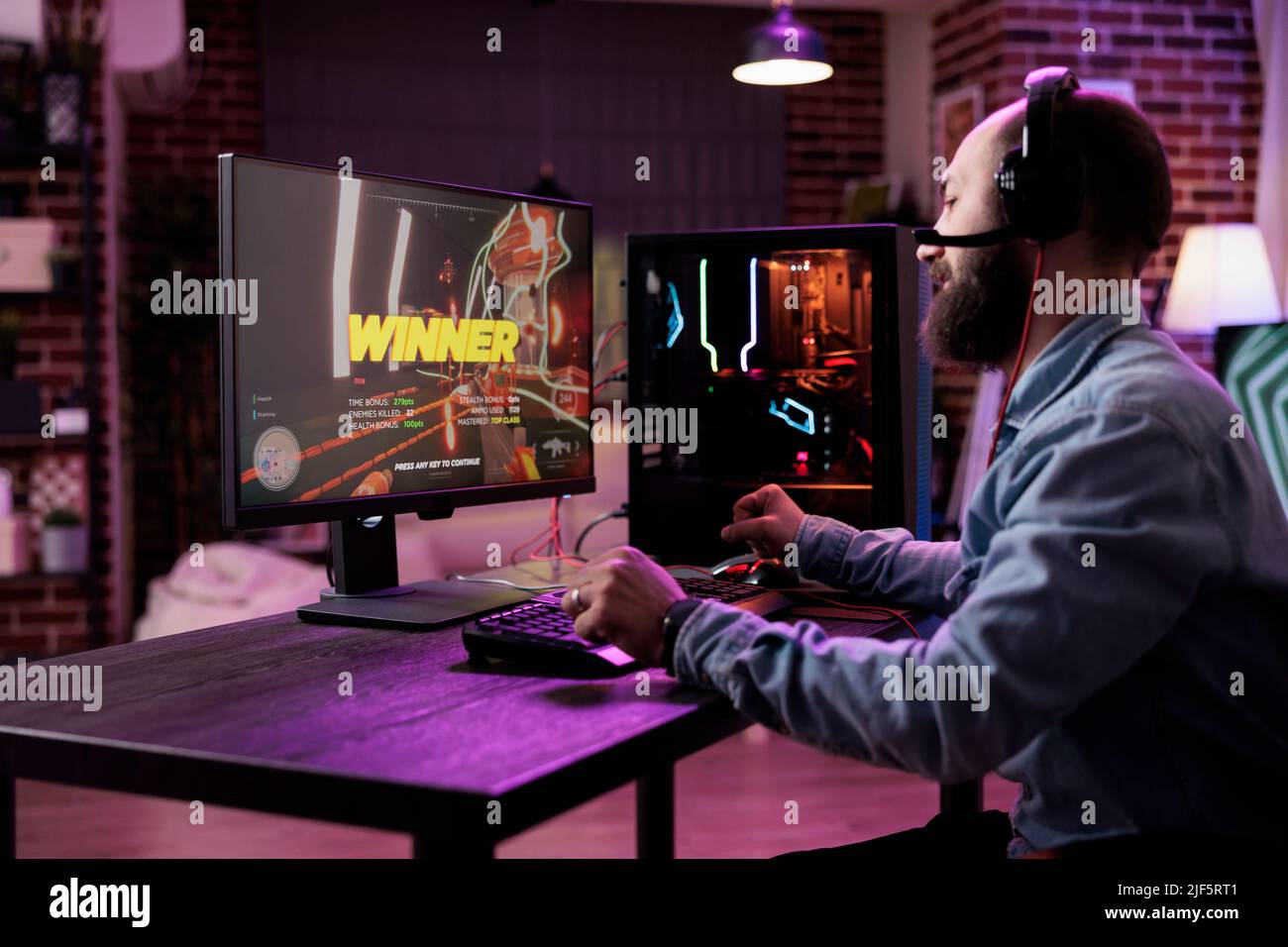 Modern player live streaming video games play on computer, having fun with  rpg tournament. Young adult playing online action shooting game with  multiple players on pc, shooter challenge Stock Photo - Alamy