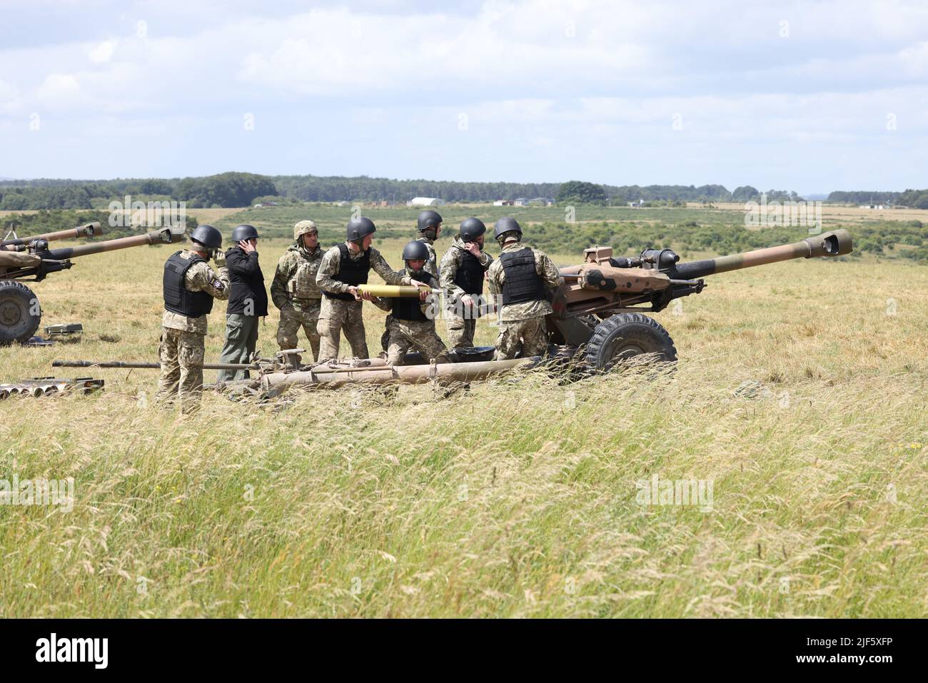 British Army personnel teach members of the Ukrainian armed forces are