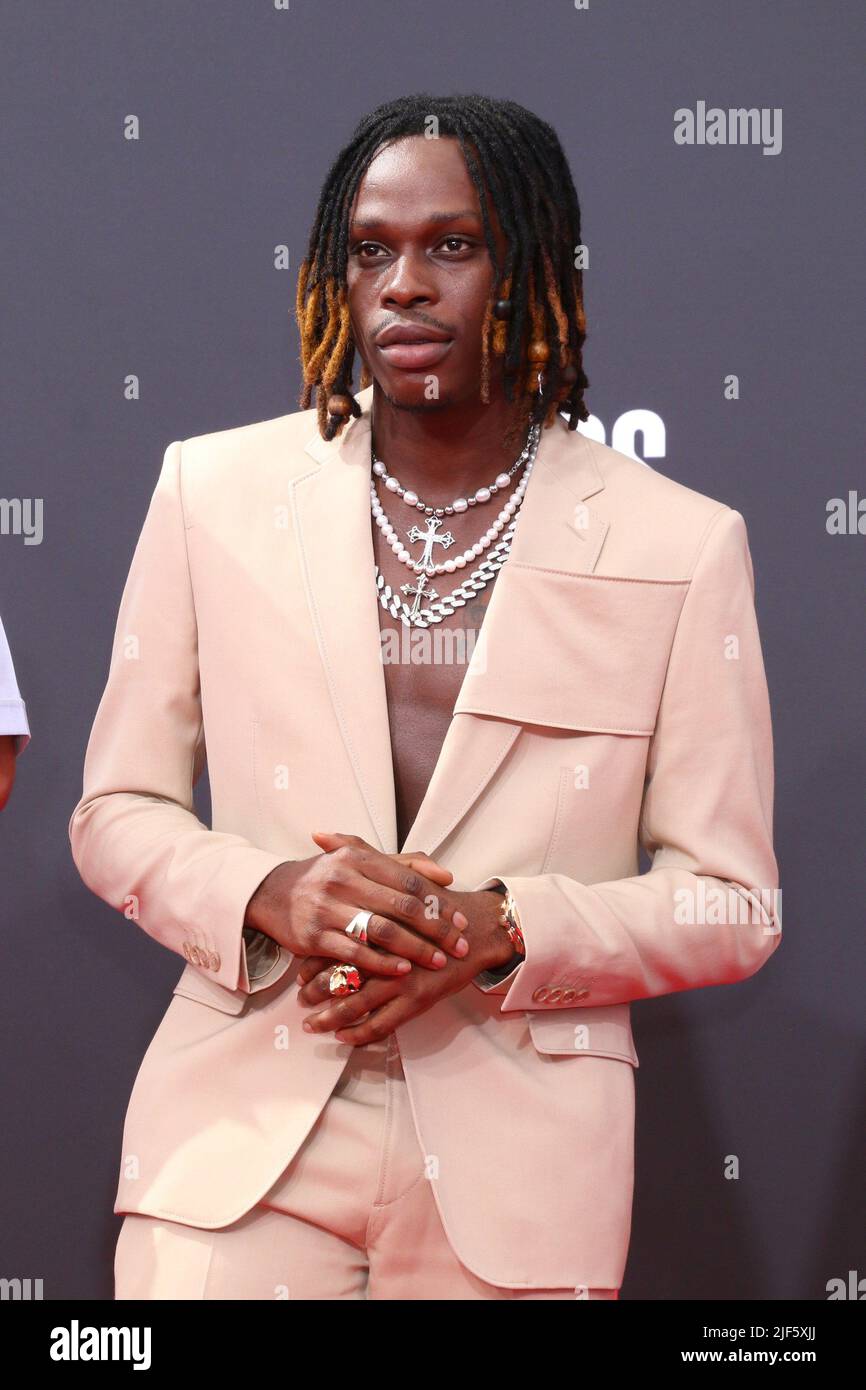 Los Angeles, CA. 26th June, 2022. Fireboy DML at arrivals for BET Awards - Part 4, Microsoft Theater, Los Angeles, CA June 26, 2022. Credit: Priscilla Grant/Everett Collection/Alamy Live News Stock Photo