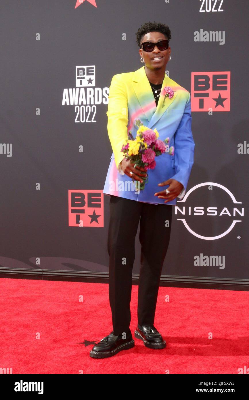 Los Angeles, CA. 26th June, 2022. Lucky Daye at arrivals for BET Awards - Part 4, Microsoft Theater, Los Angeles, CA June 26, 2022. Credit: Priscilla Grant/Everett Collection/Alamy Live News Stock Photo