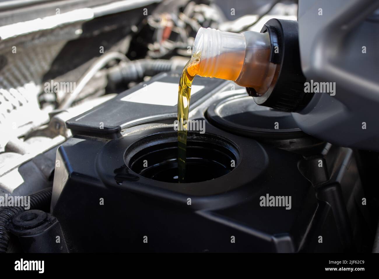 Refueling and pouring oil quality into the engine motor car