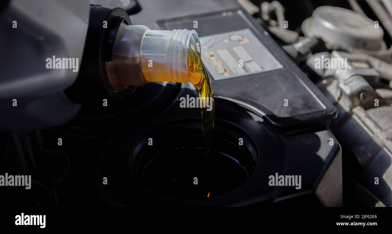 Refueling and pouring oil quality into the engine motor car