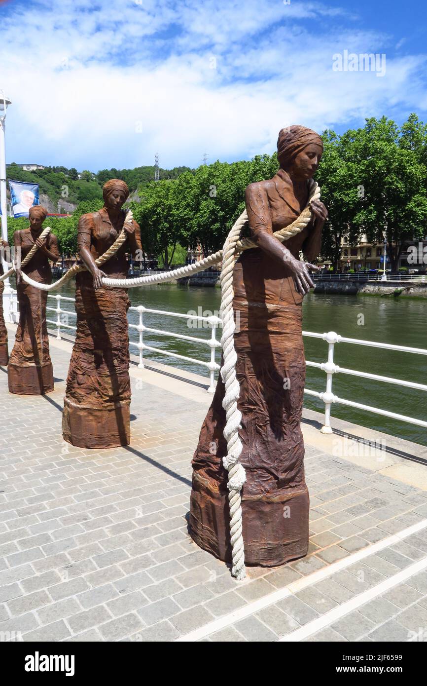Las Sirgueras, a sculpture by Dora Salazar, Paseo Uribitarte in Bilbao, Spain. It pays tribute to the sirgueras, the rope girls, women who towed boats Stock Photo