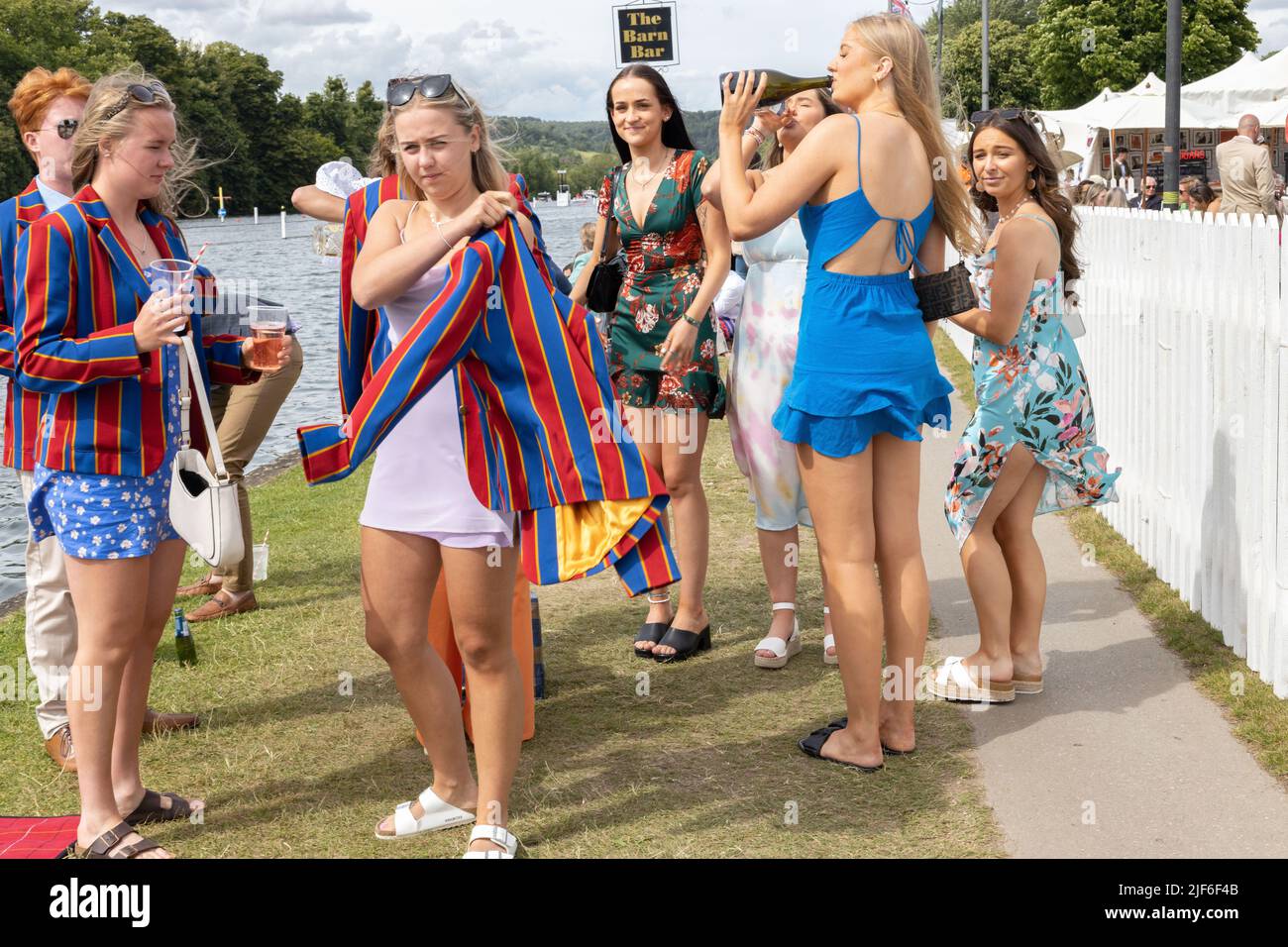 Henley, Oxfordshire, England, UK 29 June 2022 Day at Henley Royal Regatta. Spectators line the tow path along the river Stock Photo