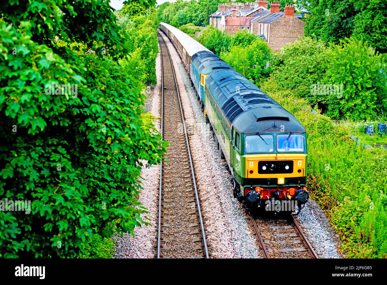 Class 47805 and 47853 at Burton  Stone Road with a train from Scarborough, York, England Stock Photo