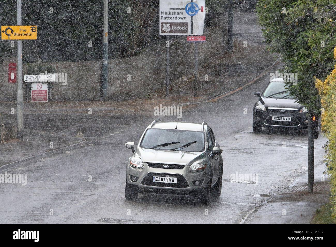 Chippenham, UK, 30th June, 2022. Car drivers are pictured braving heavy rain in Chippenham as heavy rain showers make their way across Southern England. Credit: Lynchpics/Alamy Live News Stock Photo