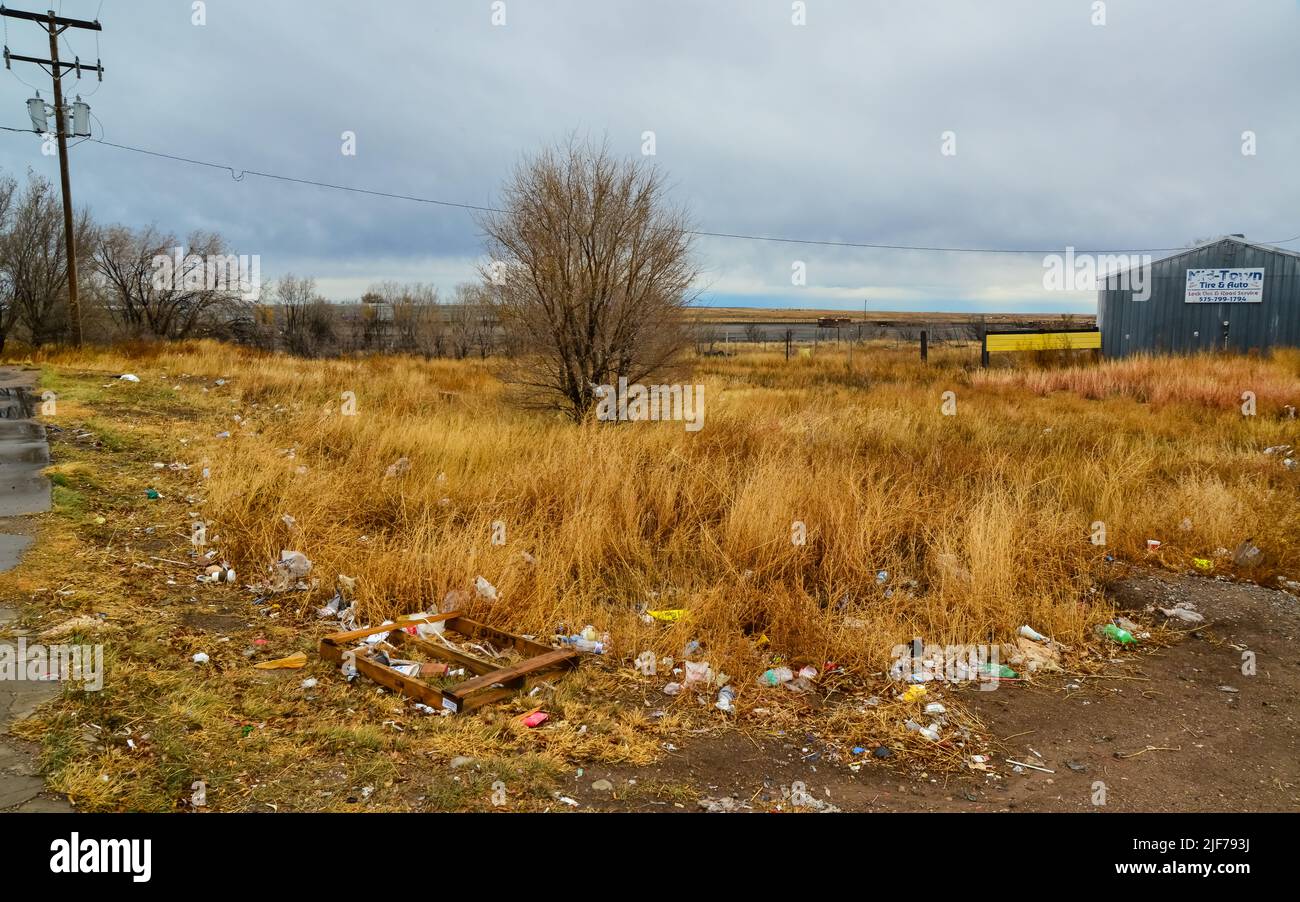 Trash on the side of the road hi-res stock photography and images - Alamy