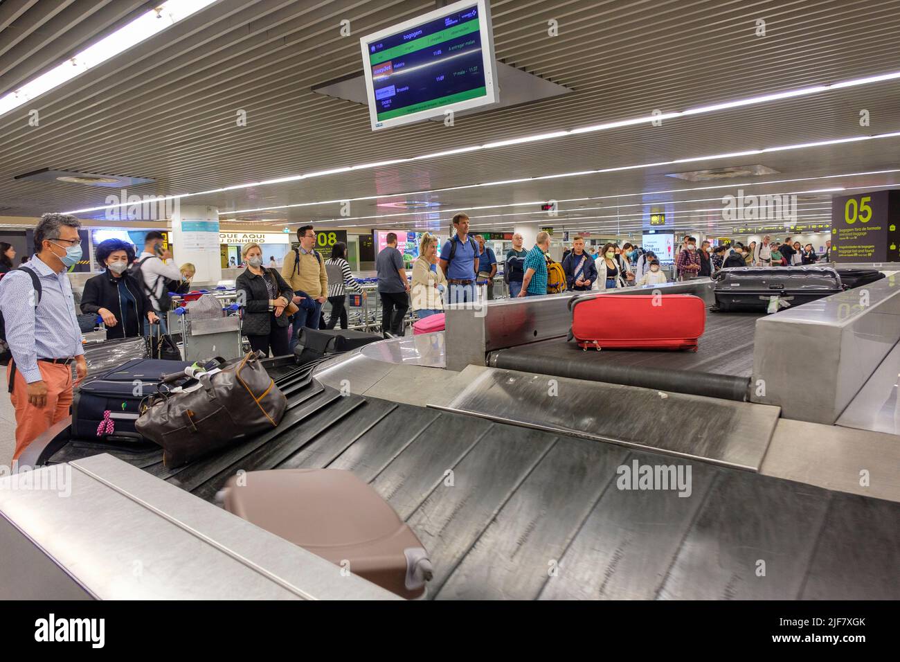 Lisbon airport baggage hi-res stock photography and images - Alamy