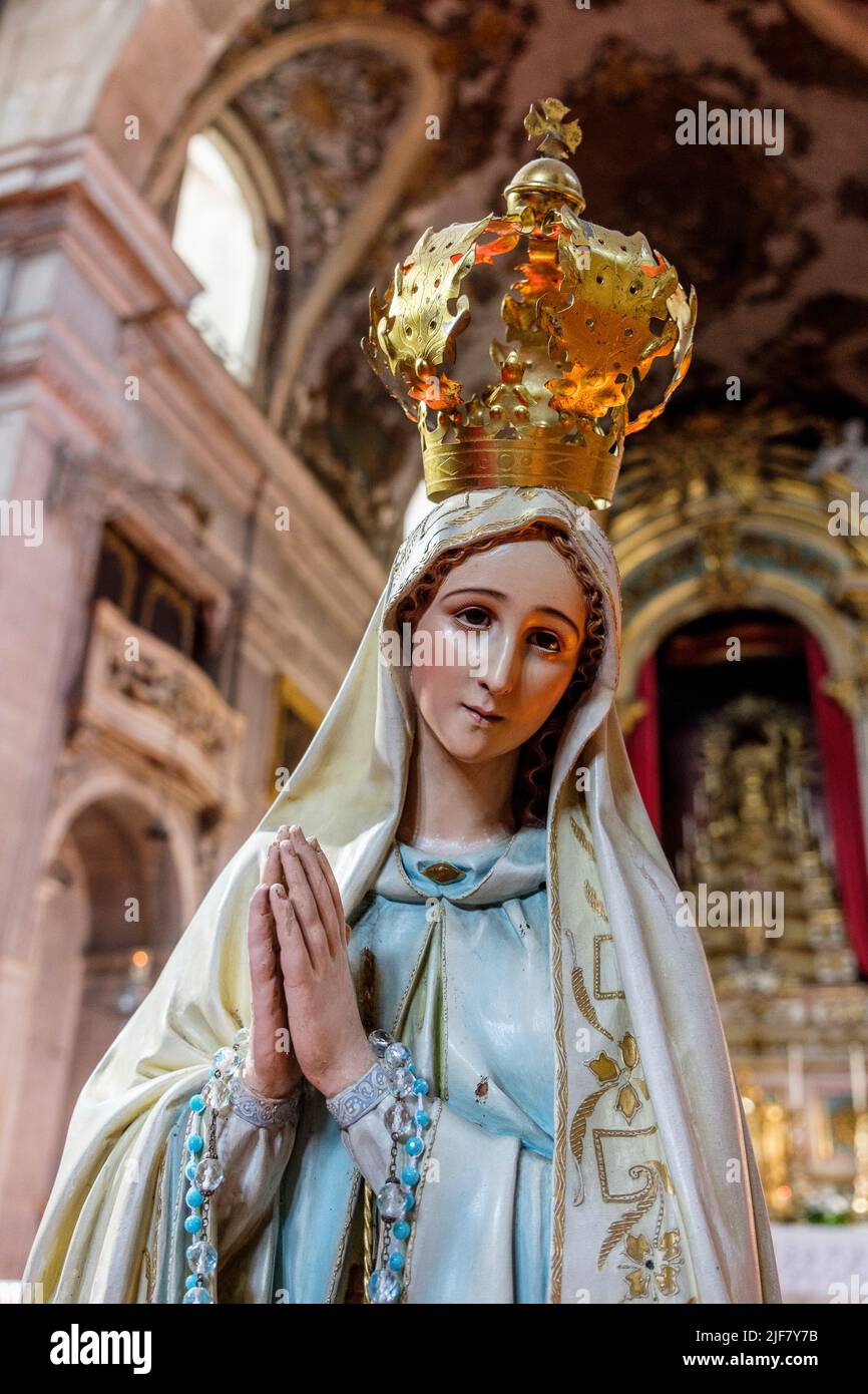The city of Lisbon - Virgin Mary in a chrch | La ville de Lisbonne - Statue de la vierge Marie dans une eglise Stock Photo