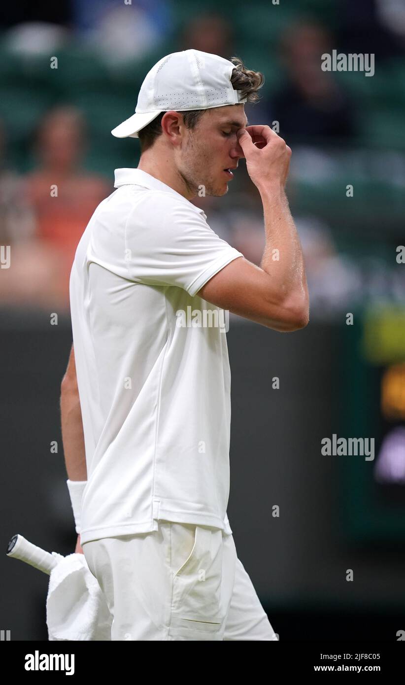 Jack Draper looks dejected during his GentlemenÕs singles second round match against Alex de Minaur during day four of the 2022 Wimbledon Championships at the All England Lawn Tennis and Croquet Club, Wimbledon. Picture date: Thursday June 30, 2022. See PA story TENNIS Wimbledon. Photo credit should read: John Walton/PA Wire. Editorial use only. No commercial use without prior written consent of the AELTC. Still image use only - no moving images to emulate broadcast. No superimposing or removal of sponsor/ad logos. Editorial use only. No commercial use without prior written consent of the AELT Stock Photo