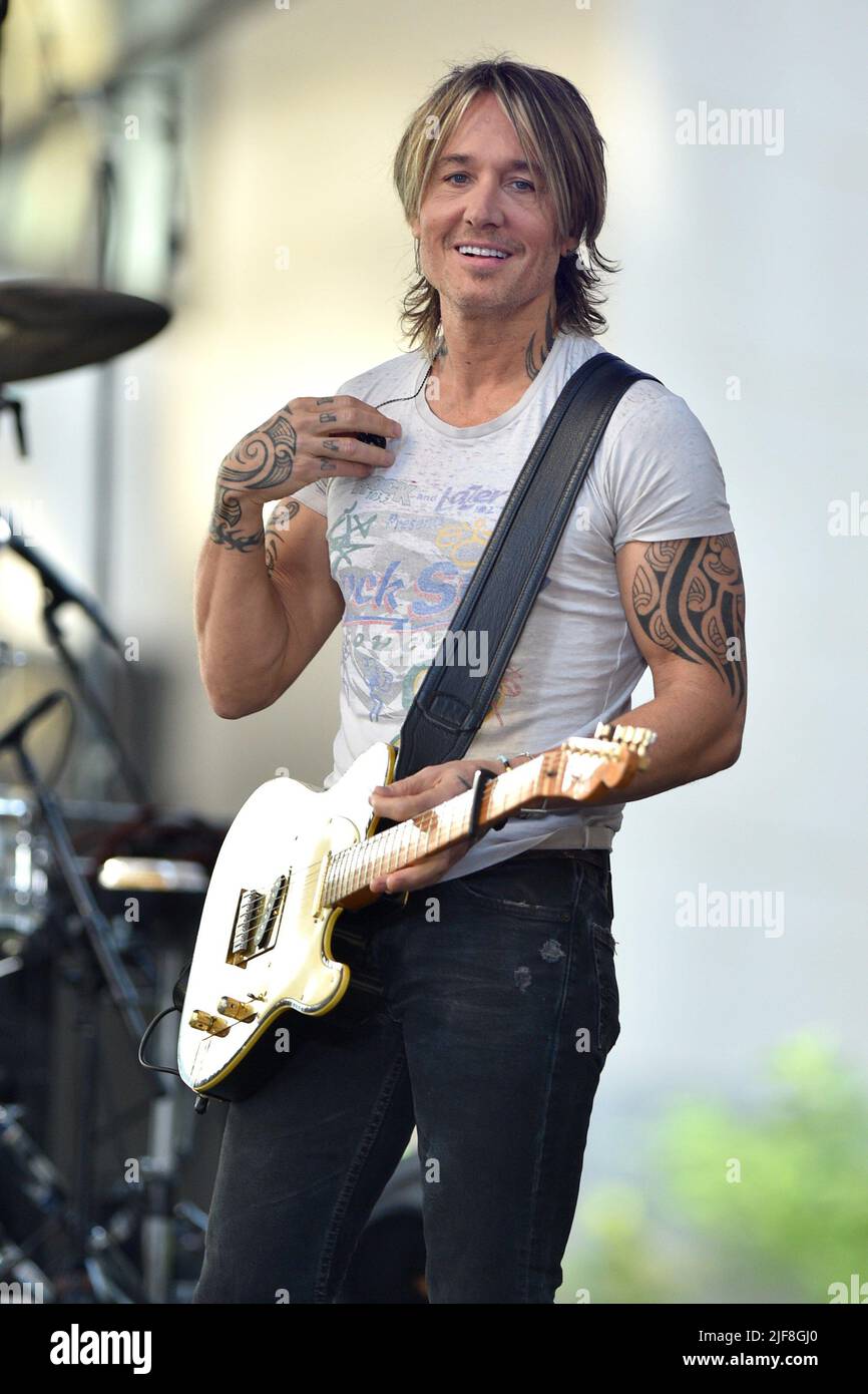 New York, NY, USA. 30th June, 2022. Keith Urban on stage for NBC Today Show  Concert Series with Keith Urban, Rockefeller Plaza, New York, NY June 30,  2022. Credit: Kristin Callahan/Everett Collection/Alamy
