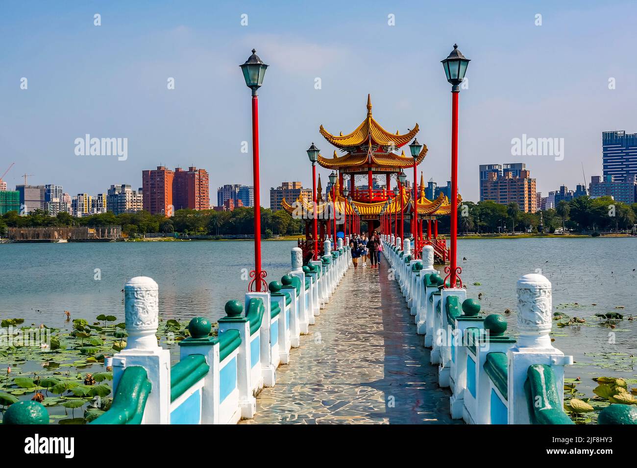 Frühling und Herbst Pavillon im Lotus See in Kaohsiung, Taiwan Stock Photo