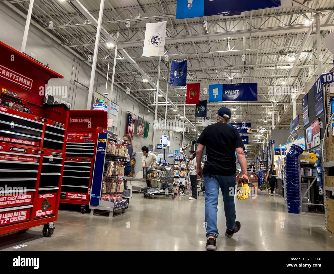 Home depot store inside hi-res stock photography and images - Alamy