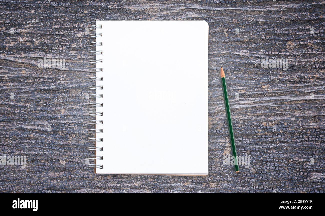Blank notepad on wood hi-res stock photography and images - Alamy