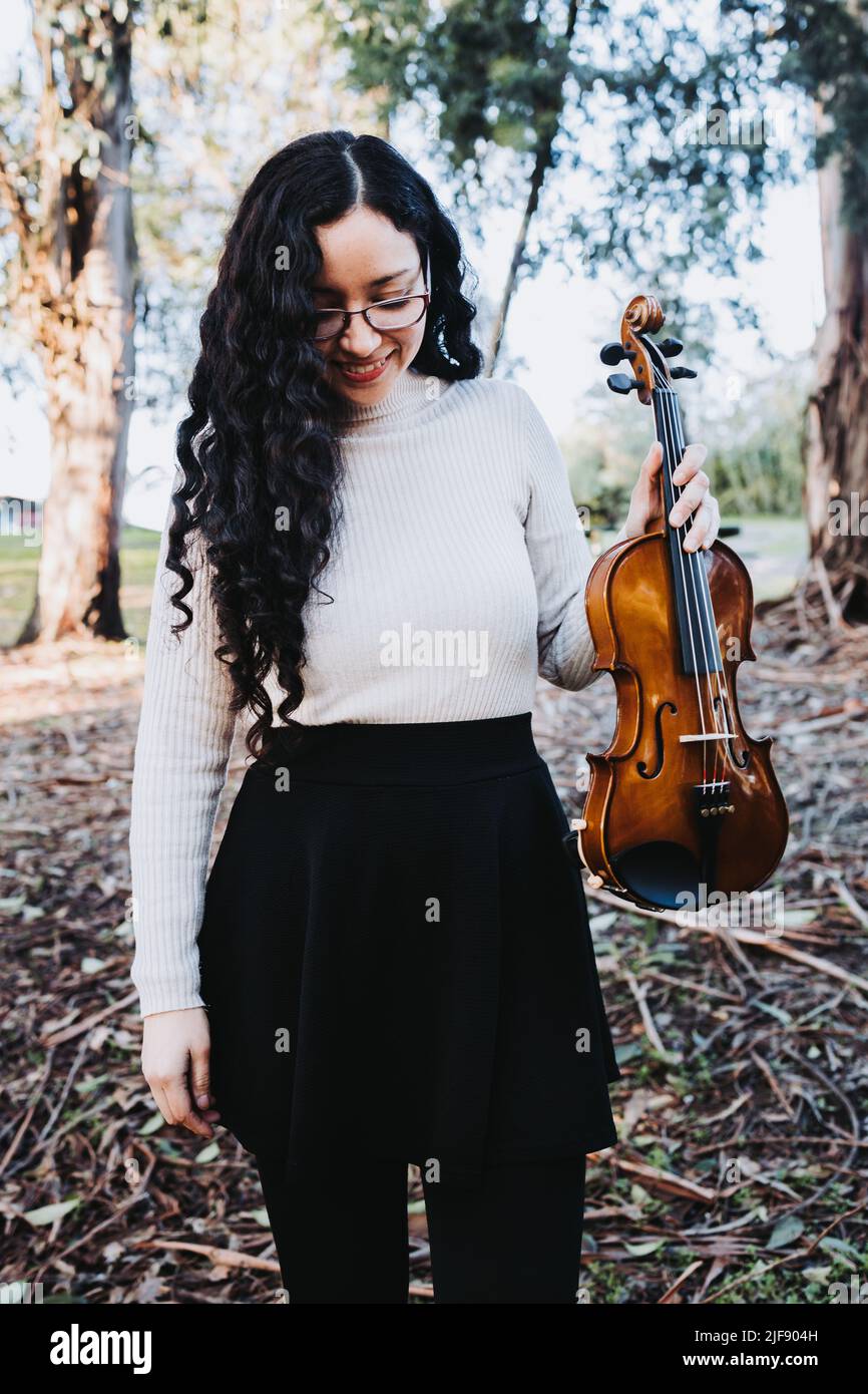 Woman walking with violin hi-res stock photography and images - Alamy, image size:866x1390