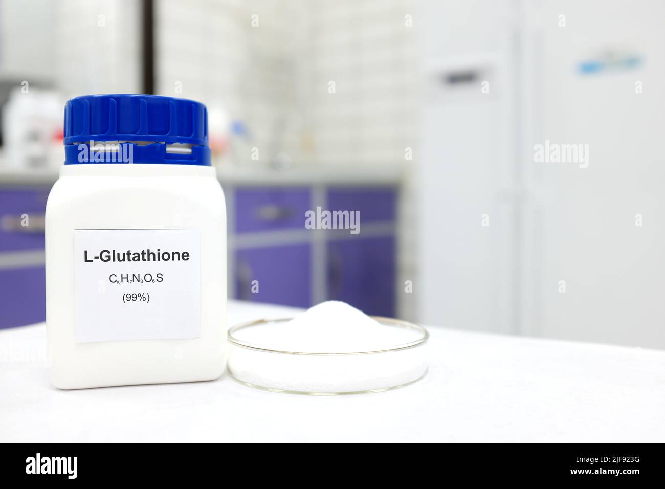 how to take glutathione pills L glutathione hi-res stock photography and images