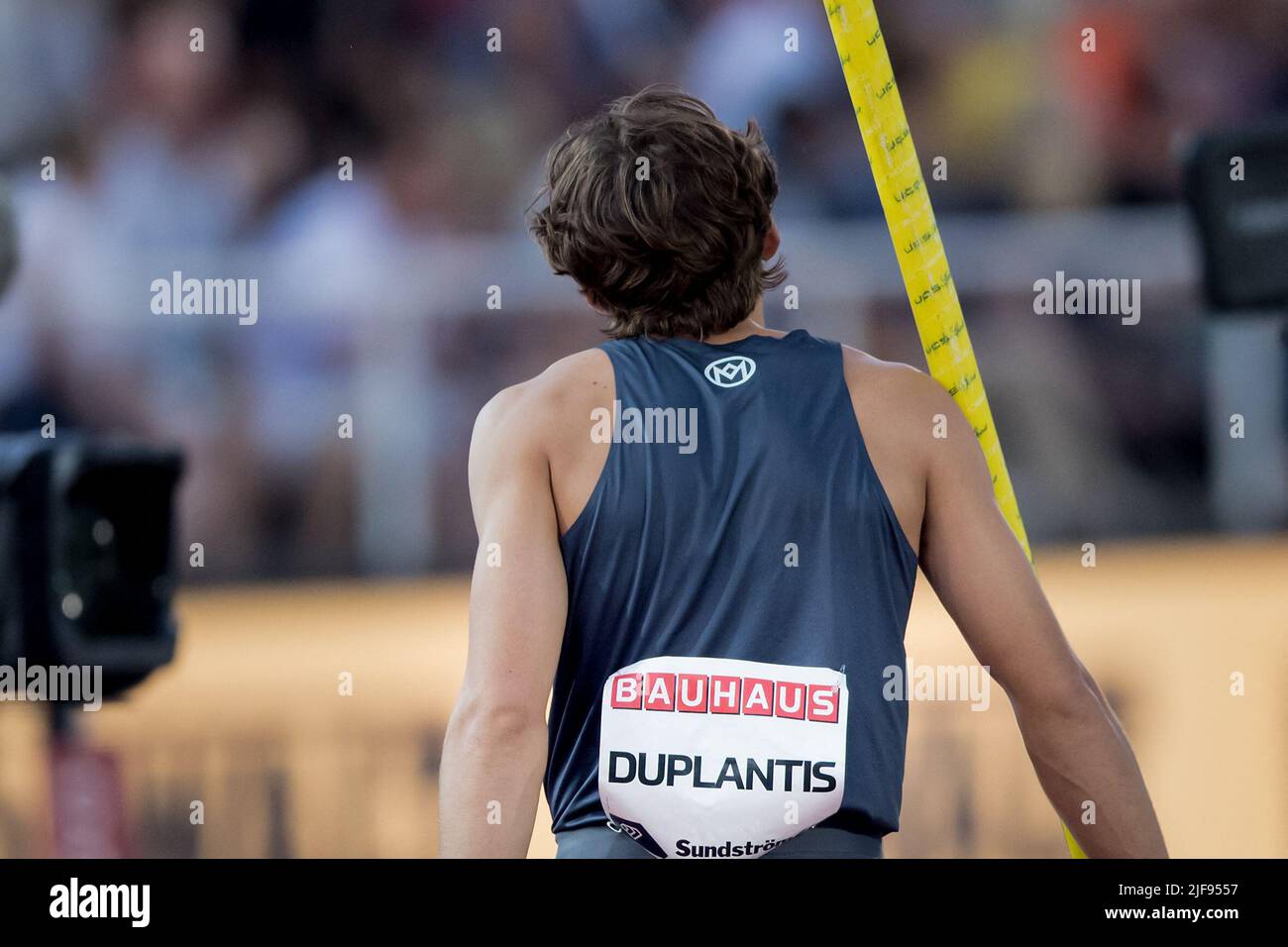Broken pole vault hires stock photography and images Alamy