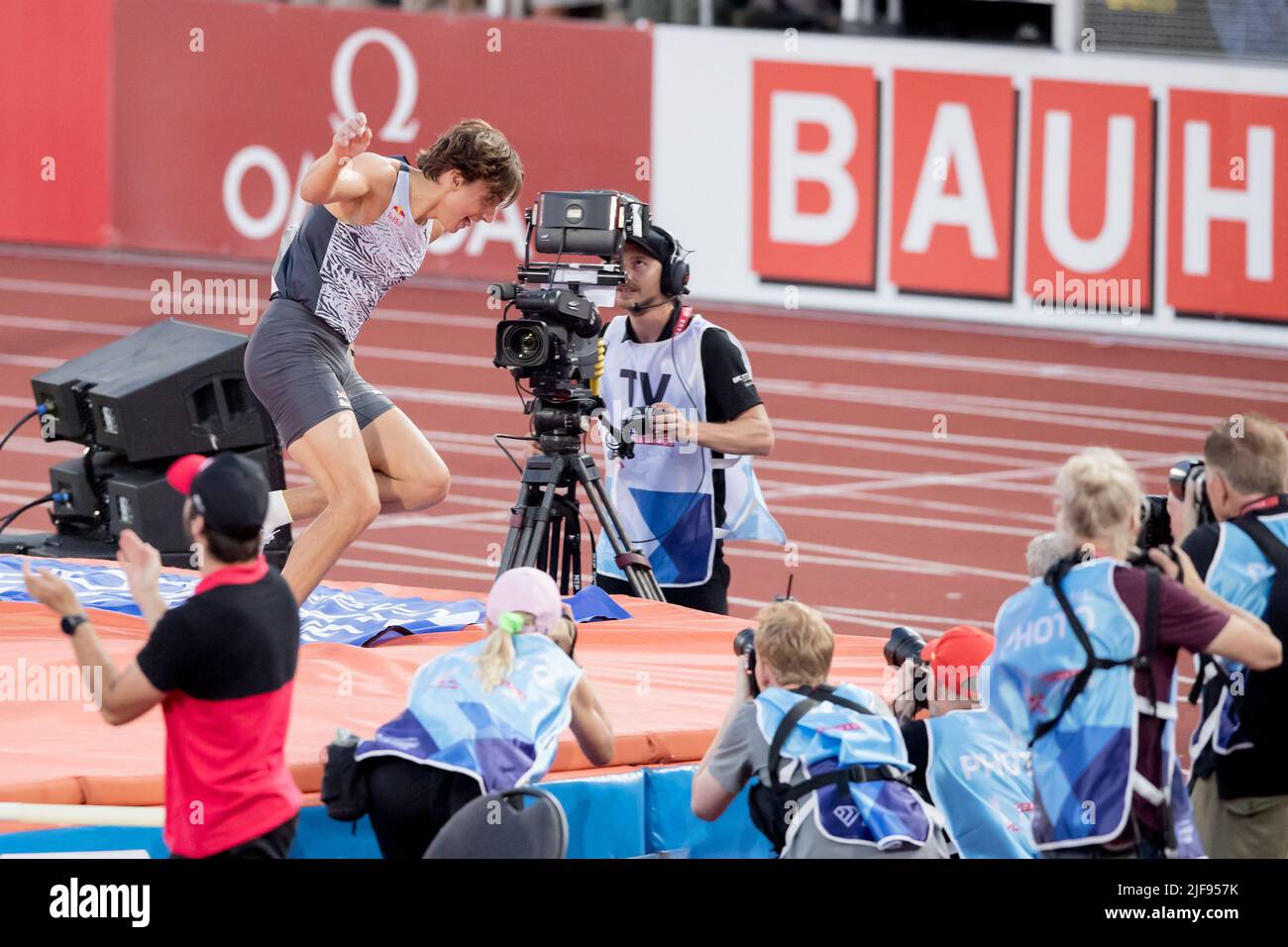 Mondo Duplantis broke his outdoor pole vault world record by one
