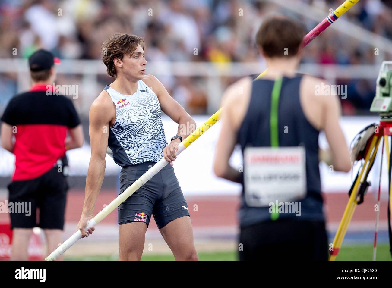 Broken pole vault hires stock photography and images Alamy