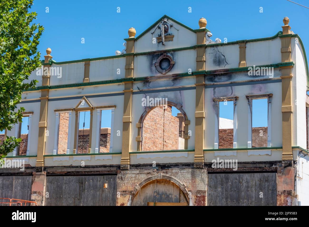 Shell Inverell Burnt out shell hi-res stock photography and images - Alamy