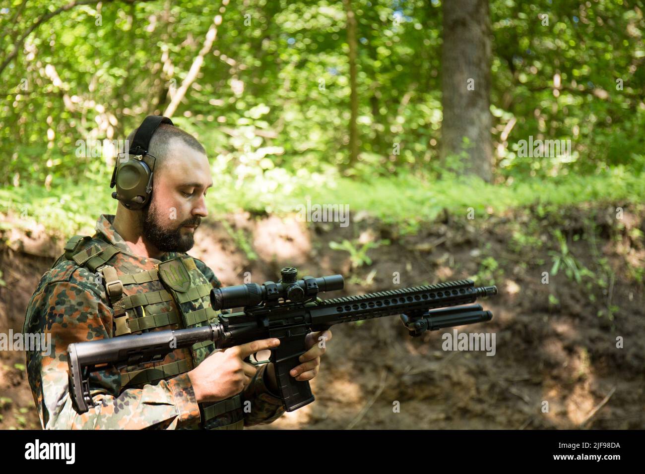 Ukrainian defender with a machine gun Ar-15 on the landfill Stock Photo ...